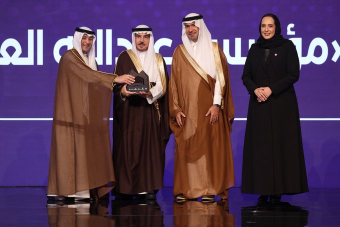 تكريم العثيم الخيرية بجائزة مجلس التعاون في مجال الإسكان